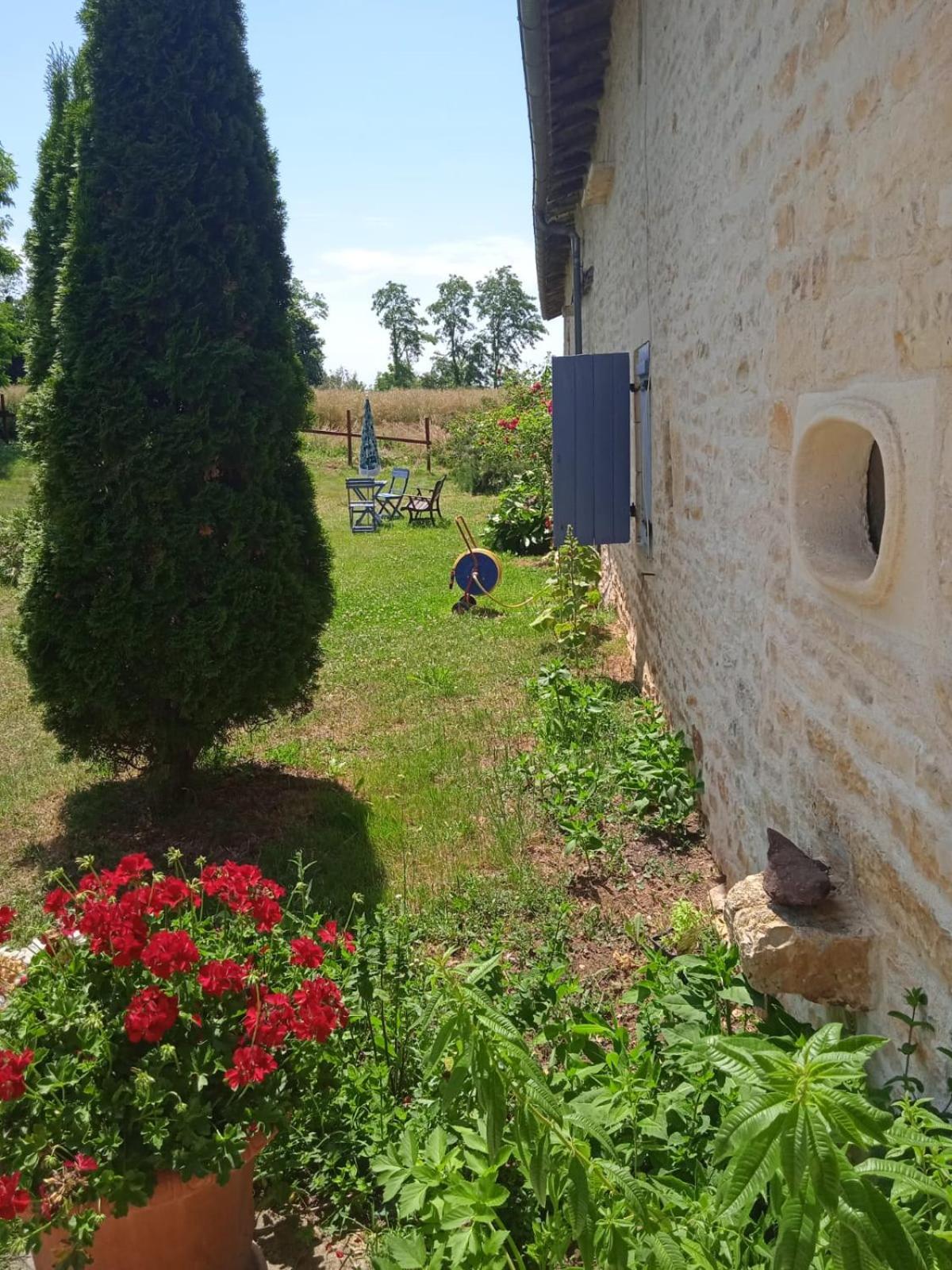 Coucouhirondelle Bed & Breakfast Brux Exterior photo